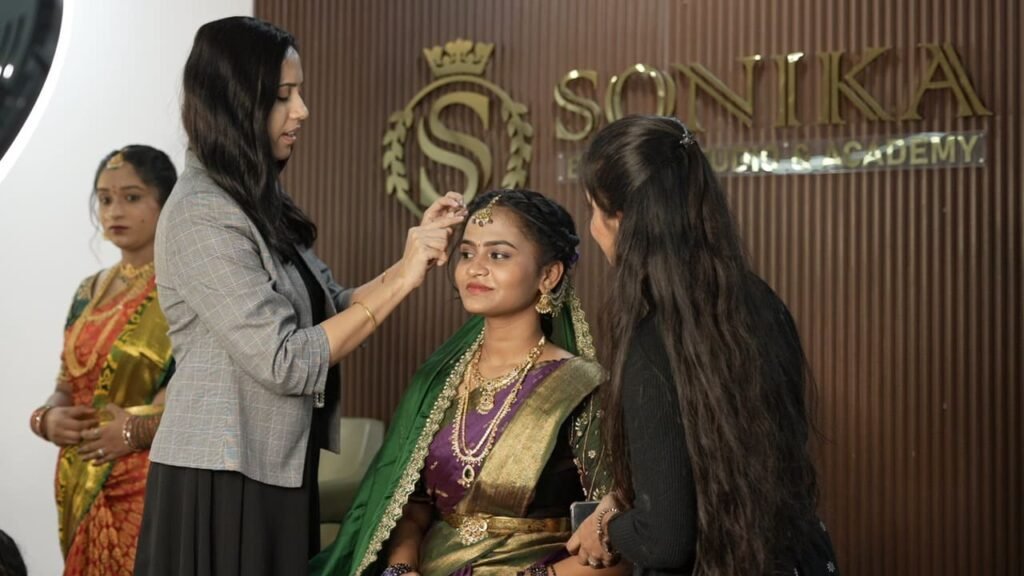 HD or airbrush makeup for weddings? Learn the key differences and find out which bridal makeup style works best for Indian wedding photography.